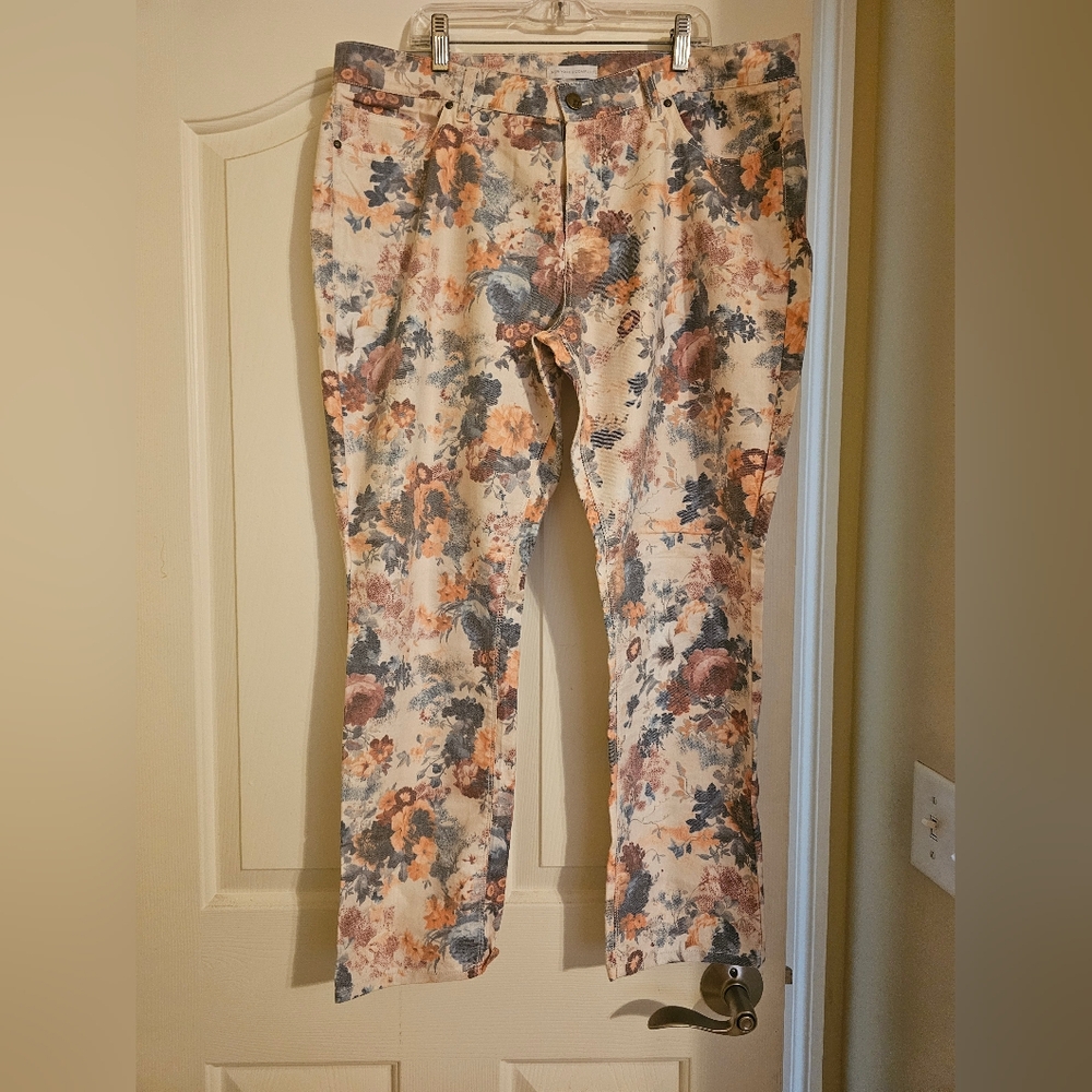 NWT Floral Skinny Pants